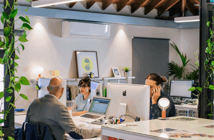 العثور على عمل في إيطاليا في 2025